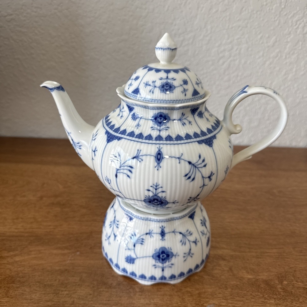 Kaiser Porcelain Romantica pattern & Bornholm design Teapot With Tea light Base